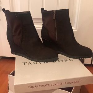 Taryn Rose tumbled nubuck Beula size 9